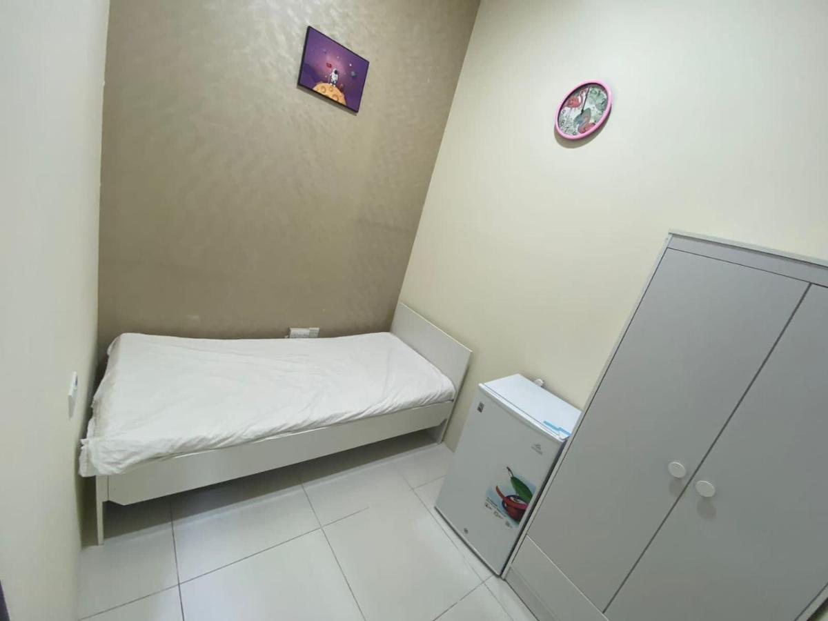 Small Budget Rooms For 'Girls' Only In Dubai, Marina Exterior photo