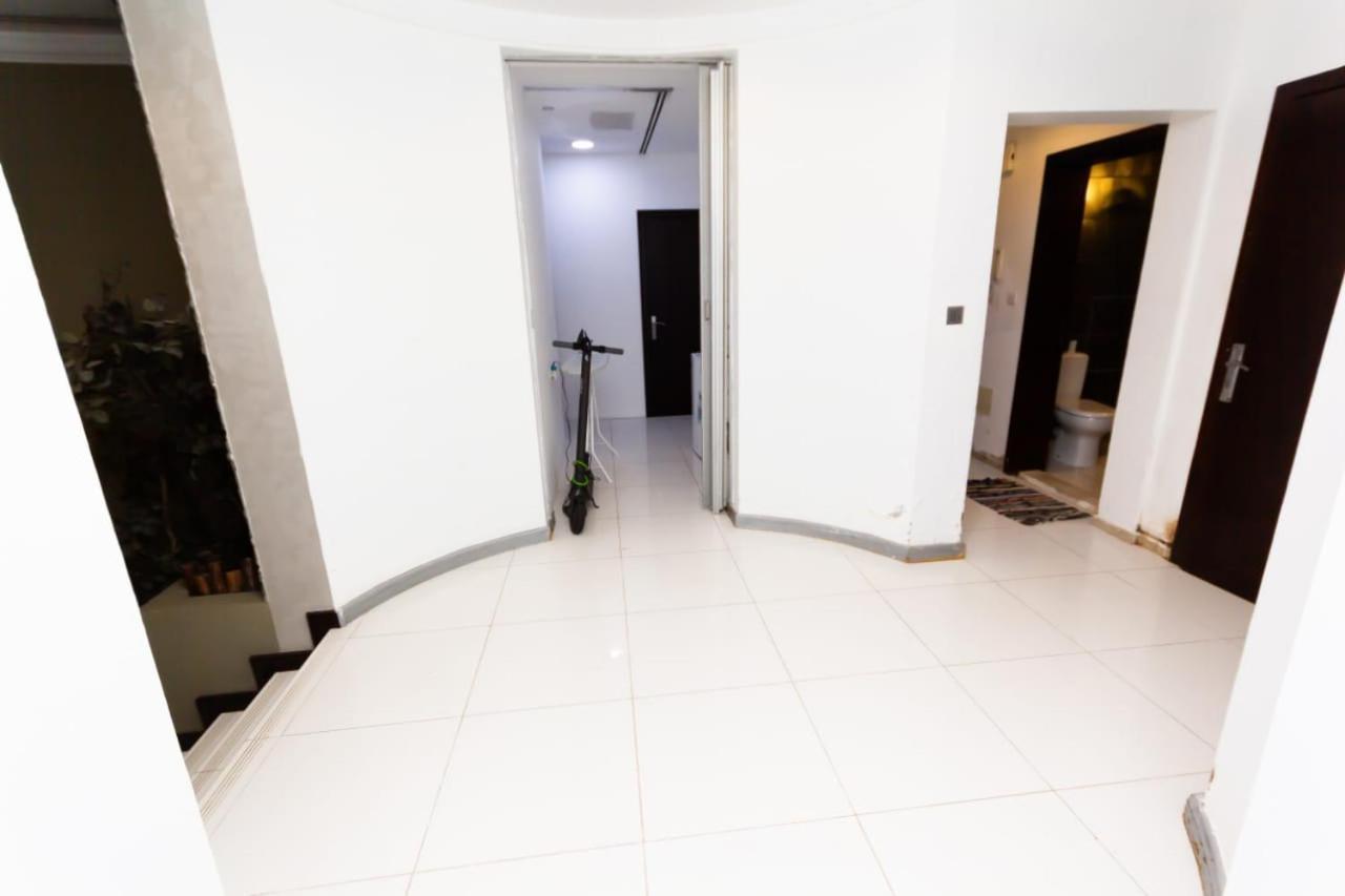 Small Budget Rooms For 'Girls' Only In Dubai, Marina Exterior photo