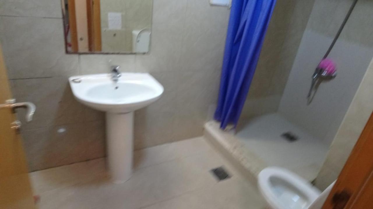 Small Budget Rooms For 'Girls' Only In Dubai, Marina Exterior photo